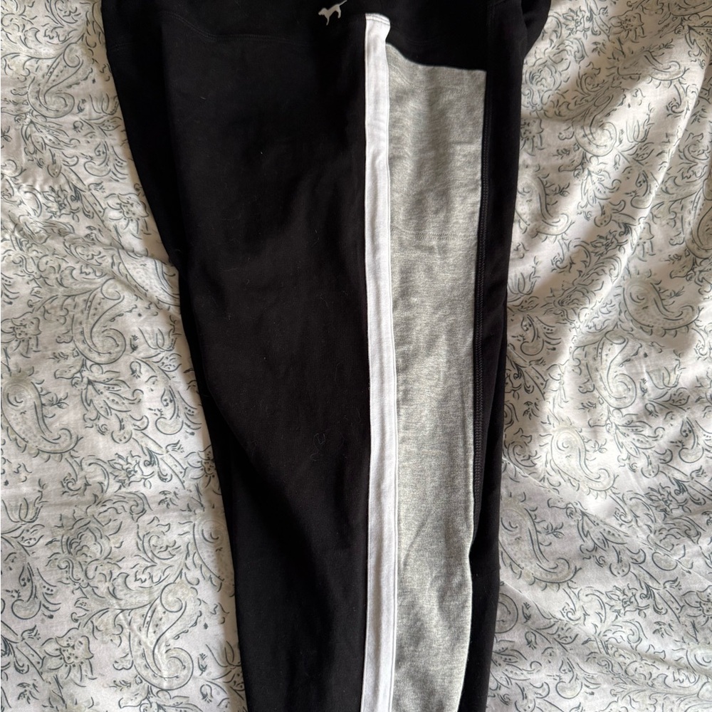 Victoria’s Secret PINK Black and Gray Pocket Leggings